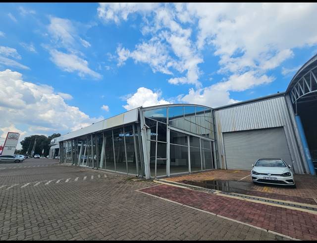 1,842M² SHOWROOM TO LET IN BRUMA